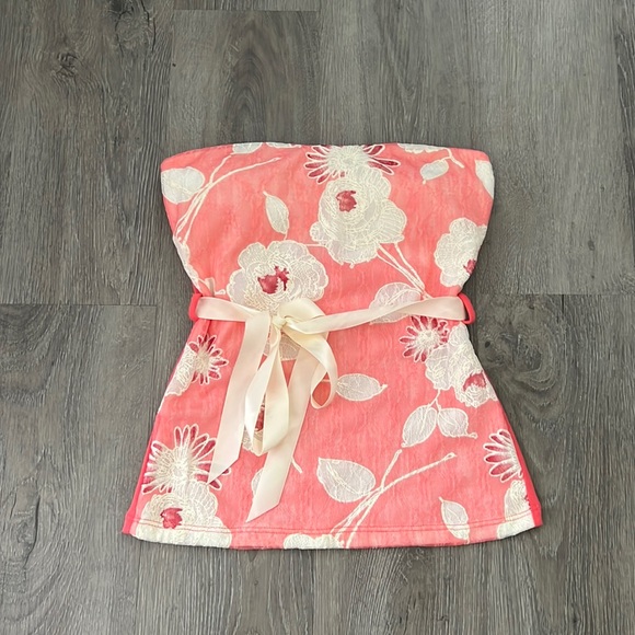 579 Tops - Gorgeous pink top . Size XS